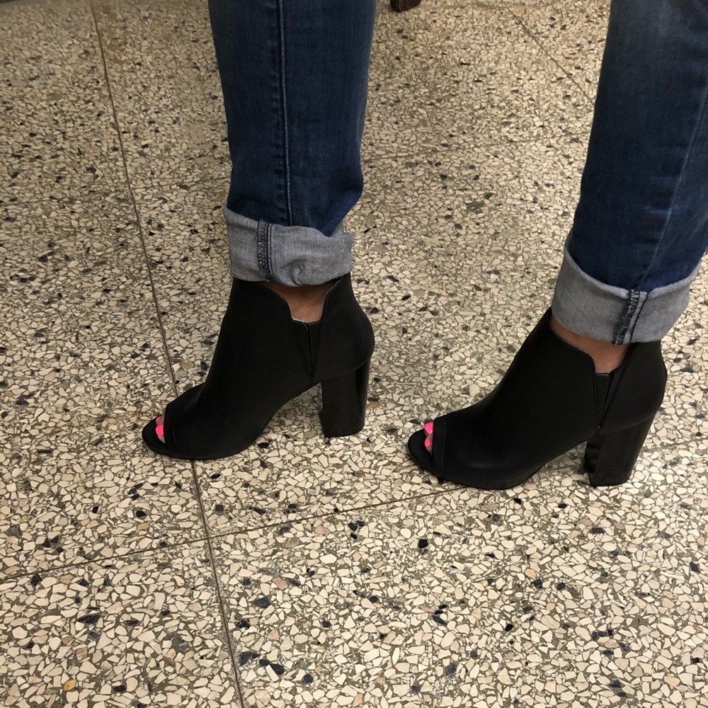 Shoes - Picture 3 of 4